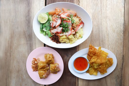 noodles or Chinese noodles or plain noodles or noodles without soup and fried wonton or deep fried wonton or fried dumpling and Chinese steamed dumpling or dim sum or steamed dumpling
