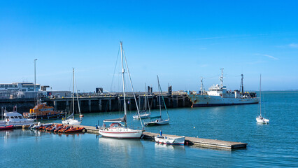 Obraz premium Sailboats and Ships in Dublin Harbour Ireland