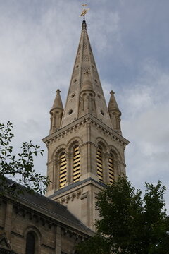 Clocher n&eacute;o-roman de l'Eglise Saint-Joseph-des-Nations