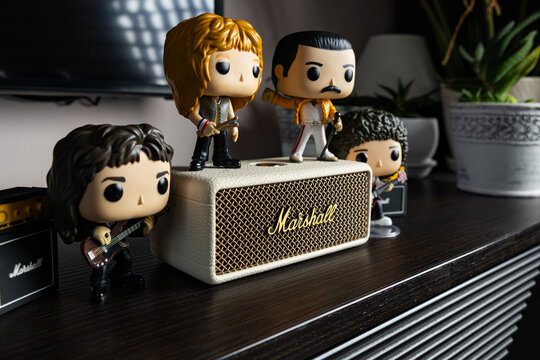 Funko Pop Queen band figures Freddie Mercury Roger Taylor John Deacon Brian May with Marshall speaker
