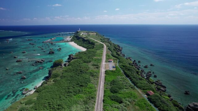東平安名崎の灯台と一本道｜宮古島・沖縄のエメラルドグリーンの海とサンゴ礁の空撮風景/Aerial drone view of Higashi-Hennazaki Cape lighthouse with emerald green ocean and coral reef, Miyako Island, Okinawa, Japan