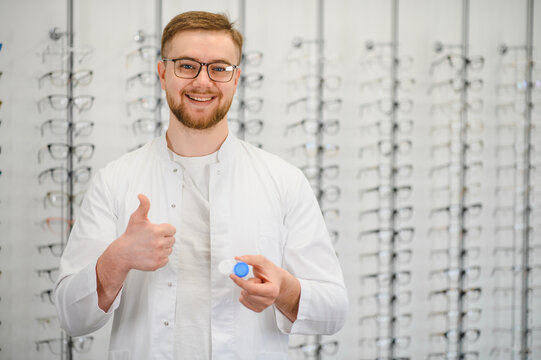 Optician holding contact lenses case doing thumbs up