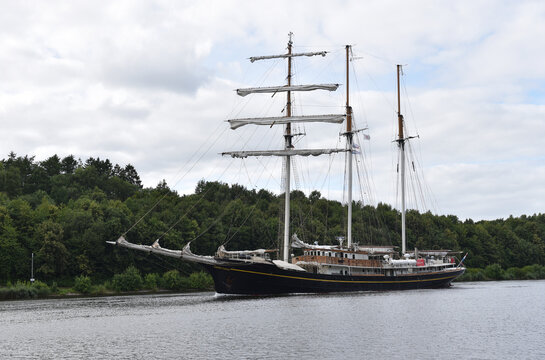 Dreimast-Toppsegelschoner GULDEN LEEUW im Nord-Ostsee-Kanal