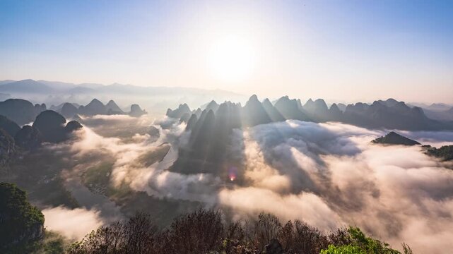 Sunrise and sea of ​​clouds at Damian Mountain, Xingping, Yangshuo, Guilin