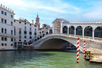 Rialto Bridge and Grand Canal view in Venice, Italy © salvo77_na