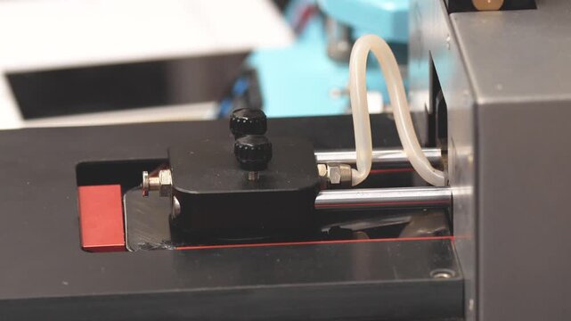 Professional LCD glass removal device with vacuum suction heating smartphone display workshop