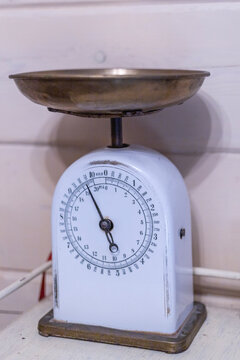 Vintage mechanical kitchen scale with metal weighing pan and dial indicator