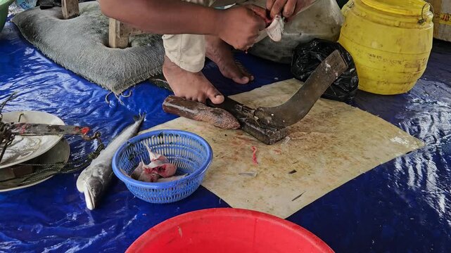 Traditional Fish Cleaning and Cutting by Fishmonger, Fresh Fish Preparation with Knife at Local Market in India, Seafood Processing, Manual Food Preparation, Rural Fishing Culture, Fish Market