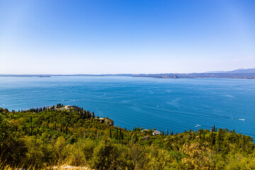 Fototapeta premium Am Gardasee mit Blick nach Sirmione