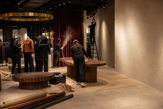 Flagship Store Overnight Setup for Premium Retail Opening
