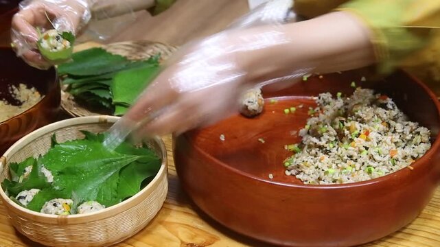 Korea barley rice ball jumeokbap barley grain perilla leaf making rice balls hand hands cooking preparation Korea 한국 보리밥 주먹밥 보리쌀 깻잎 쌈주먹밥 손 만들기 조리과정 주방 식재료 한식 전통음식