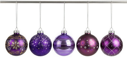 Obraz premium Five purple christmas ornaments hanging on a silver rod isolated on transparent background