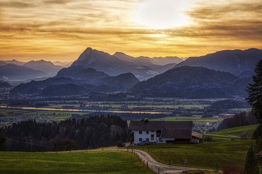AT, Inn, HDR
