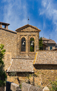 Architektur und historische Bauwerke in der Via delle Scuole , Montalcino, Toskana, Italien