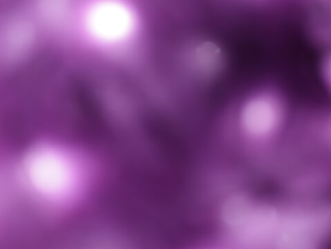 Una toma de cerca de un fondo abstracto de luces de navidad de color violeta en la oscuridad. Desenfoque bokeh

