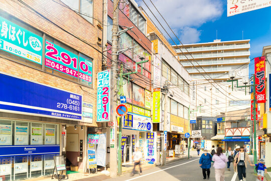 東急東横線・綱島駅　商店街