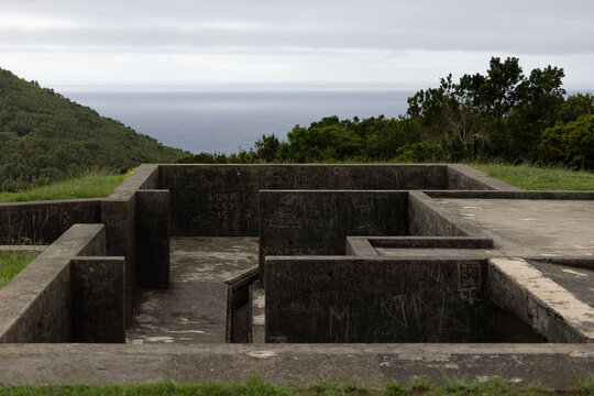 Antiga estrutura militar do sistema defensivo do Monte Brasil, em Angra do Hero&iacute;smo. 