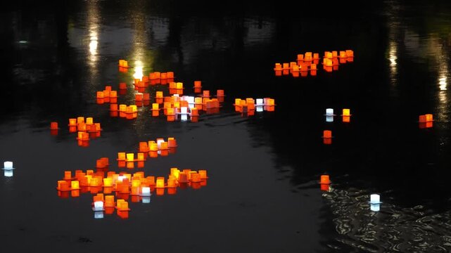 夏の千鳥ヶ淵を彩る幻想的な灯籠流し
