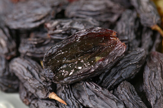 Xinjiang Turpan Black Dried Grapes - Traditional Chinese Preserved Fruit from Western China