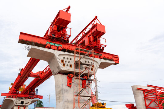 Launching gantry over a precast concrete pier at a bridge construction site, showcasing civil engineering, structural engineering and modern infrastructure development.