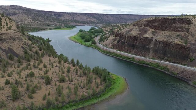 Idyllic Lake Billy Chinook - The Cove Palisades State Park, Oregon