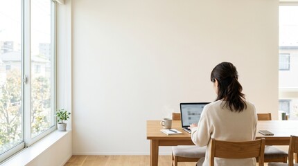 Fototapeta premium 自宅で求人情報を検索する日本人の転職・パート仕事探し
