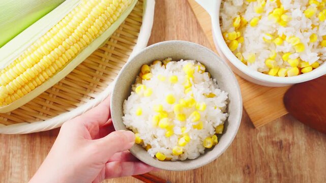 とうもろこしご飯 茶碗に盛ったコーンの炊き込みご飯