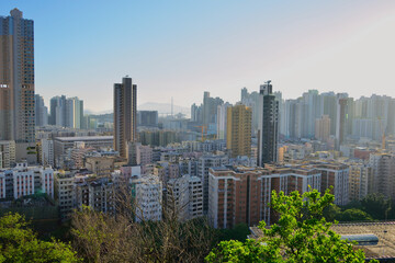 Obraz premium Elevated Cityscape View of Densely Populated Hong Kong Neighborhood