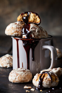 Russian Gingerbread in cup with chocolate sauce