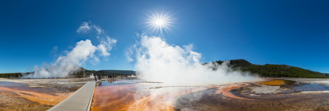 USA, Wyoming, Yellowstone National Park, Midway Geyser Basin, Grand Prismatic Spring