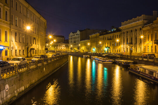 Russia, Saint Petersburg, Moika embankment at night