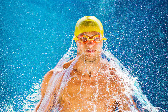 Swimmer, flush of water on head