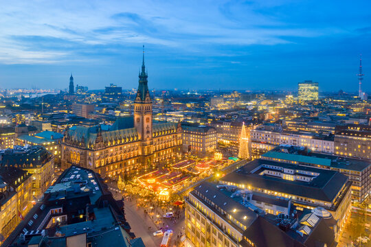 Germany, Hamburg, Christmas market at city hall in the evening