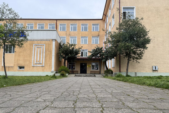 a large building with a lot of windows