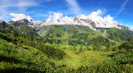 Naklejka premium Awesome alpine highlands in sunny day. Scenic image of fairy tale Landscape with Majestic Rock Mountain on background. Austria Alps