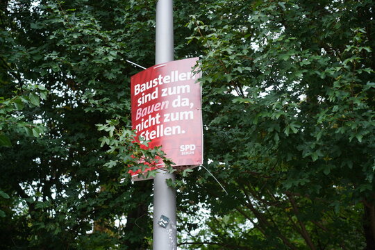 SPD-Wahlplakat mit Slogan zu Baustellen zur Abgeordnetenhauswahl 2026 in Berlin am 17.08.2026