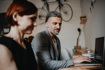 Fototapeta premium Man and woman having business meeting in a coffee shop.
