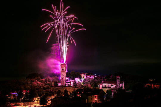 Fireworks in Cassacco. Tower burning. Traditions and shows in Friuli.