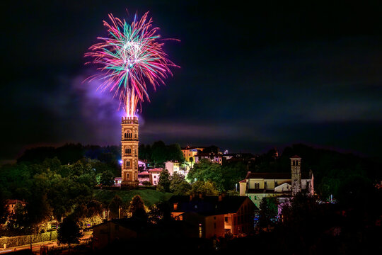 Fireworks in Cassacco. Tower burning. Traditions and shows in Friuli.