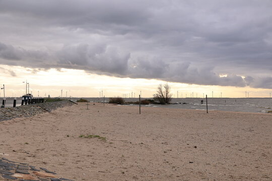 Blick auf das Ijsselmeer in der Gemeinde Urk in der Niederl&auml;ndischen Provinz Flevoland	