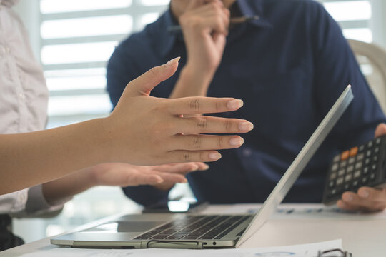 Professional Mentoring and Knowledge Sharing in Modern Office