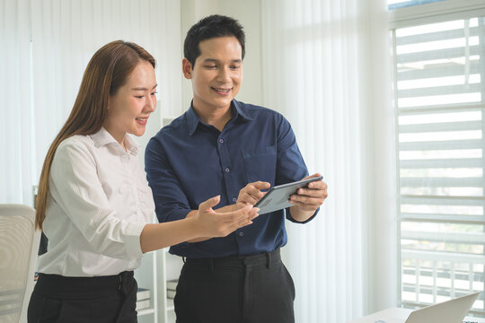 Professional Mentoring and Knowledge Sharing in Modern Office