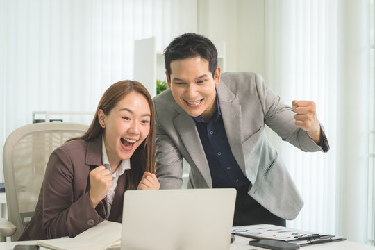 Professional Mentoring and Knowledge Sharing in Modern Office