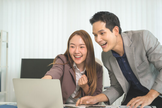 Professional Mentoring and Knowledge Sharing in Modern Office