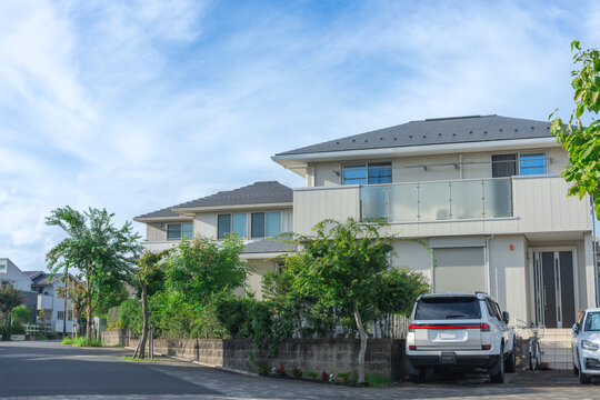 住宅街　一戸建て　家　住まい　不動産