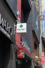 Fototapeta premium Hwaro Korean BBQ (332 Yonge St) and Jollibee chicken restaurant (334 Yonge St) signs in Toronto