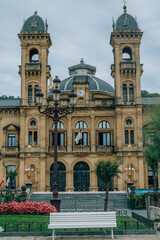 Fototapeta premium Alderdi Eder gardens and Town Hall of Donostia-San Sebastian, Spain