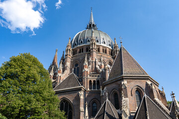Maria vom Siege Church in Vienna – a remarkable architectural landmark and one of the city’s most striking Neo-Gothic churches. © Teo K