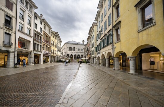 Main street Via Mercatovecchio, behind Loggia del Lionello, old town, Udine, Friuli-Venezia Giulia, Italy