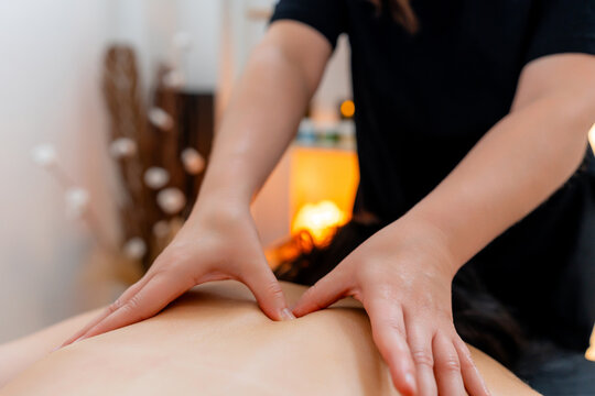 Osteopath provide therapeutic back massage in wellness clinic
